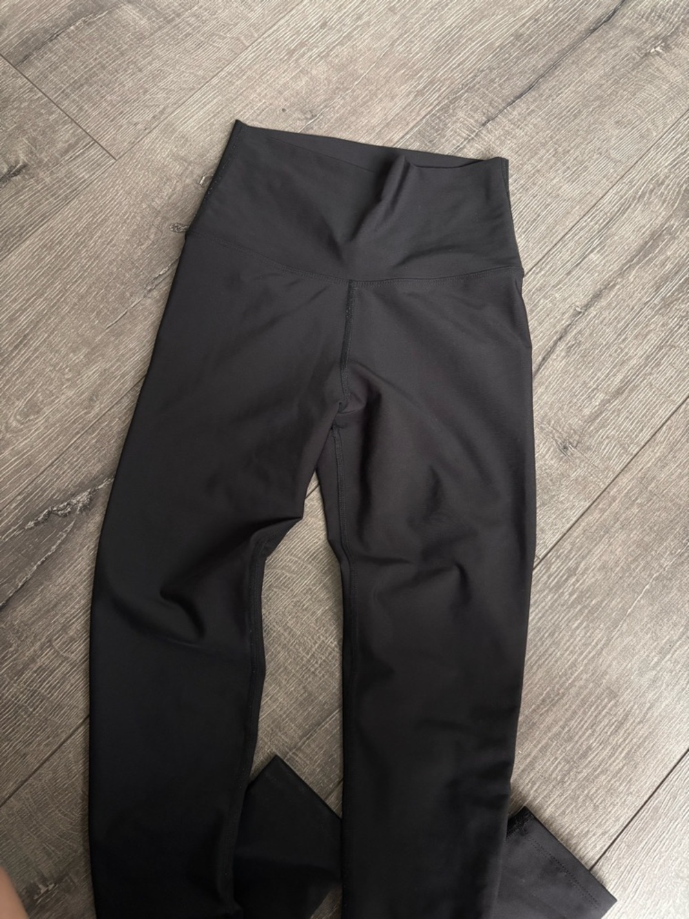 ALO High-Waist Black Leggings - Picture 2 of 2